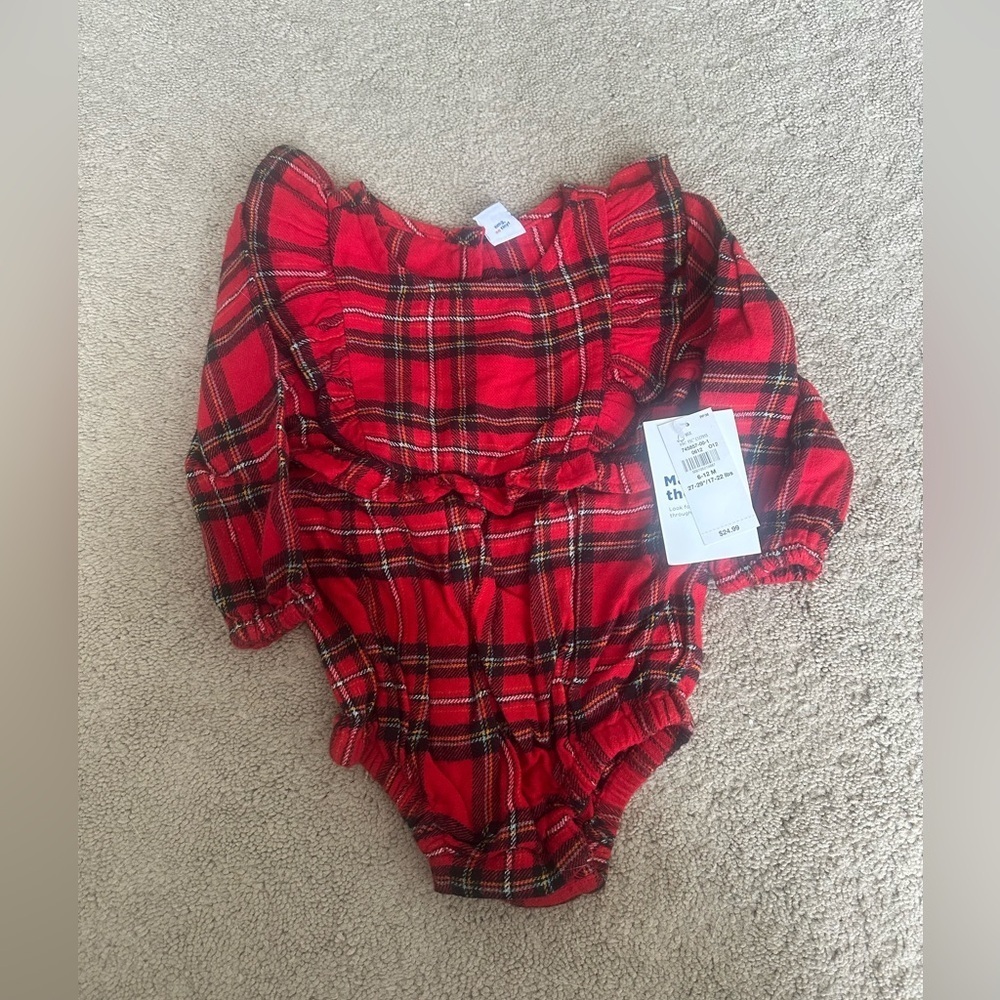 Infant girls Old Navy romper 6–12 mths nwt